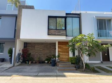 Casa en condominio de 3 habitaciones, Zapopan · Casa en Venta en Solares Condominio Santillana