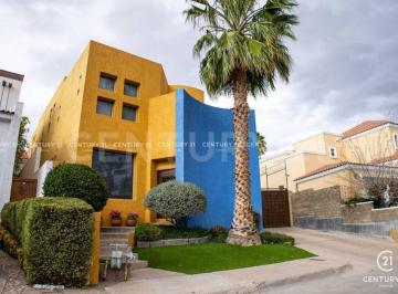 Casa · 414m² · 3 Recámaras · 5 Estacionamientos · Casa en Venta en San Francisco III Chihuahua, Chih.