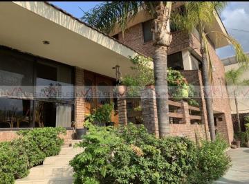 Casa · 600m² · 4 Recámaras · 6 Estacionamientos · Casa en Venta en Contry La Silla