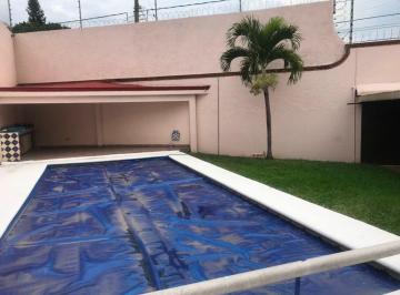 Casa · 480m² · 3 Recámaras · 4 Estacionamientos · Para Modernizar