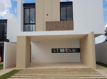Casa · 241m² · 4 Recámaras · 4 Estacionamientos · Casa - Mérida