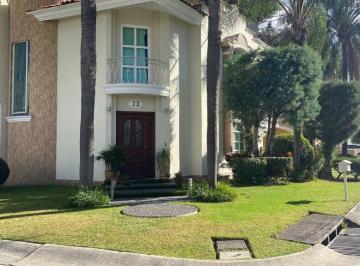Casa en condominio de 4 habitaciones, Zapopan · Residencia en Venta en Esquina en Jardin Real