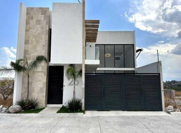Casa · 317m² · 3 Recámaras · 2 Estacionamientos · Se Vende Casa Sola con Alberca en Xochitepec Morelos.