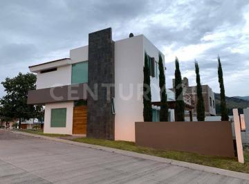 Casa · 181m² · 3 Recámaras · 2 Estacionamientos · Casa en Venta en Senderos de Monte Verde.