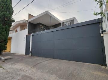 Casa de 8 habitaciones, Guadalajara · Casa en Providencia con 4 Departamentos Independientes