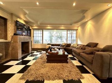 Casa de 4 habitaciones, Guadalajara · Casa en Coto, Ubicada en Lomas del Valle.