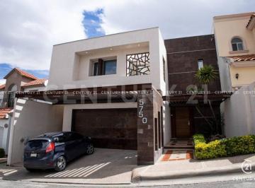 Casa · 326m² · 3 Recámaras · 2 Estacionamientos · Casa en Venta en Valle del Angel Chihuahua, Chih.