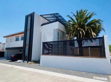 Casa · 315m² · 3 Recámaras · 3 Estacionamientos · Juriquilla Campestre Casa en Venta