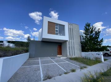Casa · 180m² · 3 Recámaras · 2 Estacionamientos · Casa Colibri - El Encino Queretaro