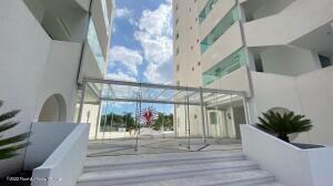 Departamento de 3 habitaciones, Querétaro · Departamento en Venta 3 Recamaras con Baño Cada Una, Cumbres de Lago Gpt1378