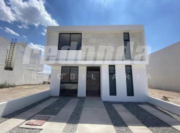 Casa · 179m² · 3 Recámaras · 2 Estacionamientos · Casa en Cañadas del Arroyo