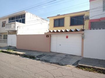 Casa · 220m² · 3 Recámaras · 4 Estacionamientos · Casa en Venta en Fracc. Reforma. Veracruz, Veracruz