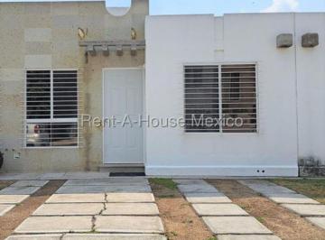 Casa en condominio · 60m² · 2 Recámaras · 2 Estacionamientos - RENT A HOUSE QUERÉTARO · Casa en Venta 1 Nivel, Paseos del Bosque, Corregidora, Qro