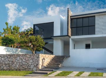 Casa · 311m² · 4 Recámaras · 2 Estacionamientos · Casa en Venta en Lomas de Cocoyoc