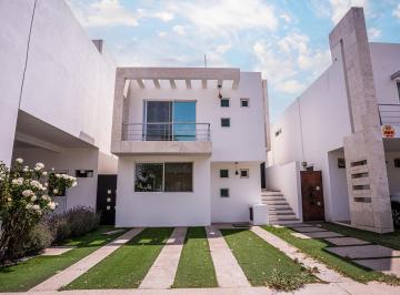 Casa en condominio de 3 habitaciones, San Luis Potosí · Casa en Horizontes, Frente a Área Verde, Privacidad, Excelente Estado
