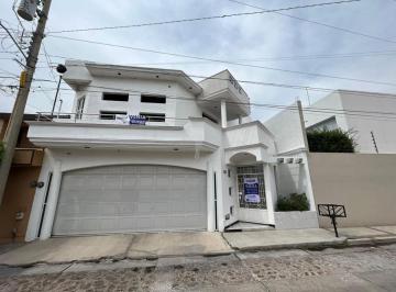 Casa de 3 habitaciones, Salamanca · Casa en Venta, Col. Bugambilias
