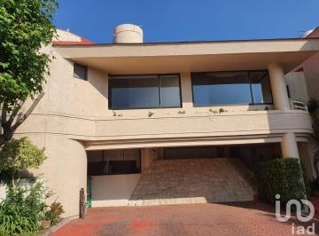 Casa · 418m² · 3 Recámaras · 5 Estacionamientos · Venta de Casa en Interlomas, La Vista