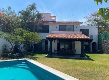 Casa de 4 habitaciones, Cuernavaca · Casa Residencial en Privada