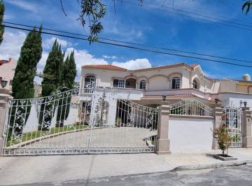 Casa de 5 habitaciones, Saltillo · Casa en Venta en Parques de La Cañada