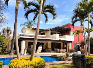 Casa de 2 habitaciones, Cuernavaca · Amplia Casa Fraccionamiento con Vigilancia 24hrs