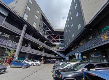 Local comercial , Zapopan · Asegura Tu Inversión: Venta de Local de Alta Plusvalía en Plaza con Hotel