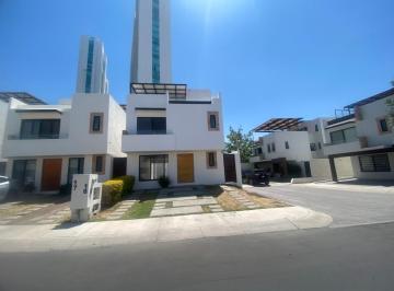 Casa en condominio · 160m² · 3 Recámaras · 2 Estacionamientos · Casa en Renta en Juriquilla Santa Fe, Queretaro