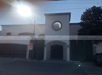 Casa · 720m² · 4 Recámaras · 3 Estacionamientos · Casa en Venta en del Valle