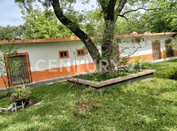 Casa · 700m² · 4 Recámaras · 6 Estacionamientos · Casa en Venta en Bustamante Nuevo Leon
