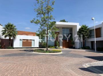 Departamento · 842m² · 4 Recámaras · 6 Estacionamientos · Venta de Residencia Fracc. La Arbolada en Morillotla
