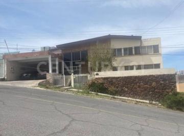 Casa · 510m² · 4 Recámaras · 2 Estacionamientos · Casa en Venta San Felipe II Chihuahua