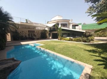 Casa · 650m² · 5 Recámaras · 3 Estacionamientos · Casa en Vista Hermosa
