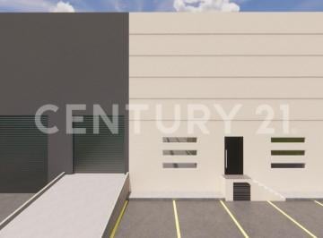 Bodega comercial · 640m² · 8 Estacionamientos · Se Renta Bodega de 640 m² en Arteaga.