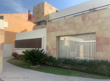 Casa de 4 habitaciones, Querétaro · Villas del Mesón, Venta. Casa con Alberca Propia, Cuarto de Servicio