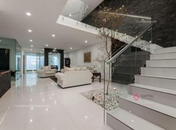 Casa · 515m² · 4 Recámaras · 4 Estacionamientos · Casa en Venta de Lujo Arcos Guadalupe Zapopan