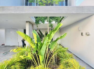 Casa · 293m² · 3 Recámaras · 2 Estacionamientos · Venta de Casa en Lomas del Dorado