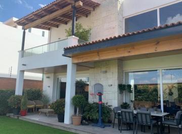 Casa · 567m² · 3 Recámaras · 2 Estacionamientos · Casa en Venta - (4)