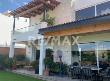 Casa · 567m² · 3 Recámaras · 2 Estacionamientos · Casa en Venta - (4)
