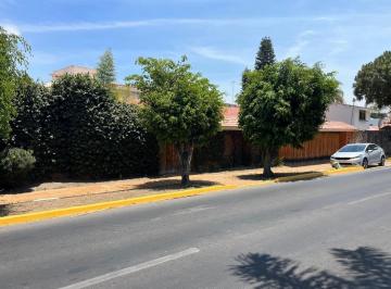 Casa · 800m² · 3 Recámaras · 6 Estacionamientos · Casa a La Venta en Colinas de San Javier