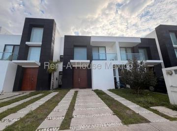 Casa en condominio de 3 habitaciones Renta MN 20,000 · Casa en Renta 3 Recamaras, Semi Amueblada, Juriquilla.