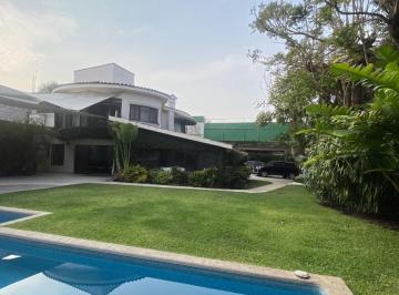 Casa · 660m² · 5 Recámaras · 4 Estacionamientos · Por Rio Mayo