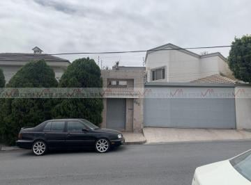Casa · 515m² · 3 Recámaras · 2 Estacionamientos · Casa en Venta en Las Cumbres