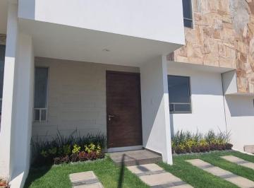 Casa · 180m² · 3 Recámaras · 2 Estacionamientos · Se Renta Casa Minimalista en Fraccionamiento Residencial La Reserva