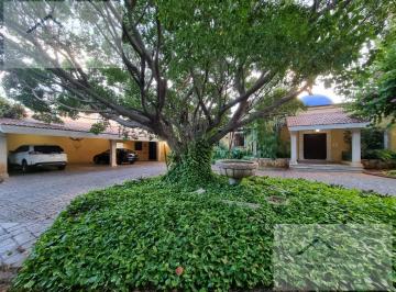 Casa · 770m² · 4 Recámaras · 5 Estacionamientos · Casa en San Ramon Norte