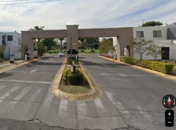 Casa de 3 habitaciones, Zapopan · Se Renta Casa Jardines del Valle 3 Recámaras, 3 Baños Completos, Recámara en Planta Baja, Dos Autos