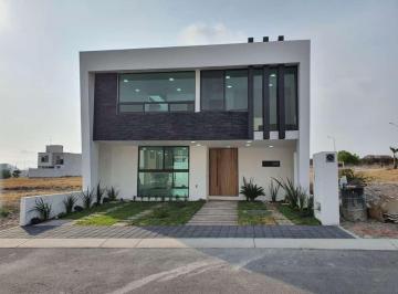 Casa · 210m² · 3 Recámaras · 2 Estacionamientos · Casa en Venta Preserve Juriquilla