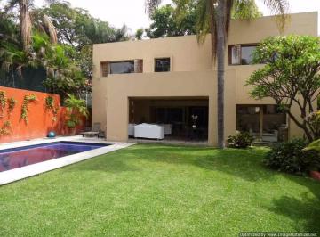 Casa de 4 habitaciones, Cuernavaca · Enorme Casa en Privada con Alberca