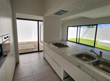 Casa · 219m² · 3 Recámaras · 2 Estacionamientos · Casa en Venta a 30 Minutos de La Playa de Chicxulub Yucatan