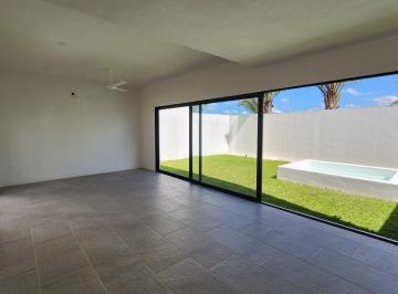 Casa · 219m² · 3 Recámaras · 2 Estacionamientos · Casa en Venta a 30 Minutos de La Playa de Chicxulub Yucatan
