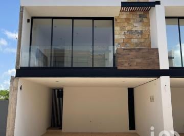 Casa · 163m² · 2 Recámaras · 2 Estacionamientos · Townhouse en Venta en Cholul Merida Yucatan