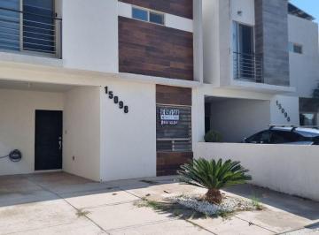 Casa de 3 habitaciones, Chihuahua · Excelente Casa en Renta Frac. Privado Monteverde X Reliz